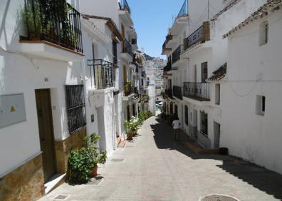 Imagen secundaria 1 - Antiguas eras, típica calle de Ojen y Museo de El Molino.