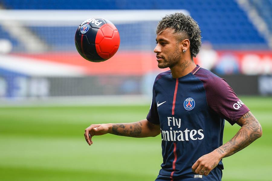 El futbolista brasileño ha causado gran expectación en su llegada a París para formar parte de la plantilla del PSG.