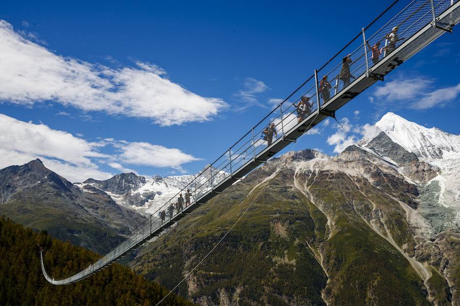 El Europabruecke, de 494 metros de largo, une las localidades suizas de Zermatt y Graechen