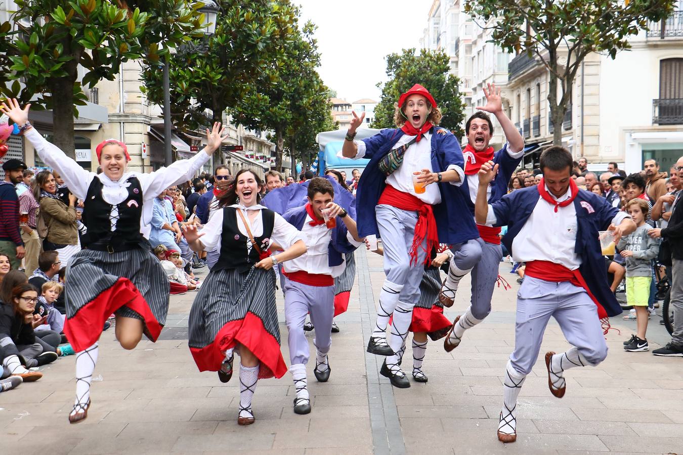 El paseíllo del día de La Blanca, rebautizado este año como &#039;kalejira&#039;