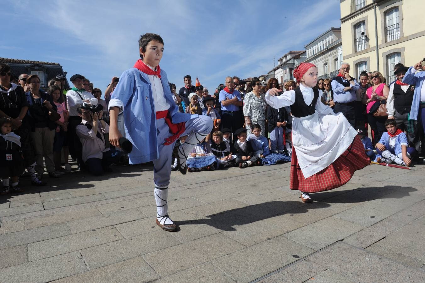 Los niños ocupan el centro de la fiesta