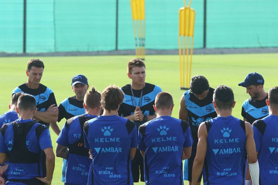 Entrenamiento del Deportivo Alavés en su concentración de pretemporada en Algorfa