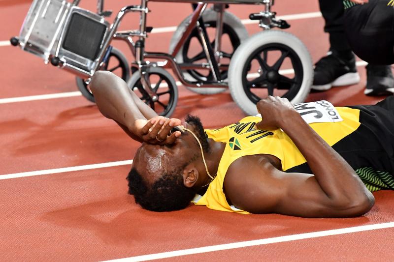 Triste adiós del jamaicano, que se lesionó en su último sprint como profesional en la final de relevos