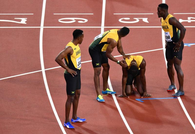 Triste adiós del jamaicano, que se lesionó en su último sprint como profesional en la final de relevos