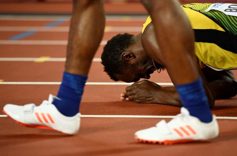 Triste adiós del jamaicano, que se lesionó en su último sprint como profesional en la final de relevos