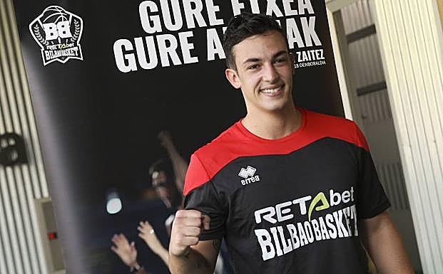 El base brasileño Ricardo Fischer, este lunes en la presentación. 