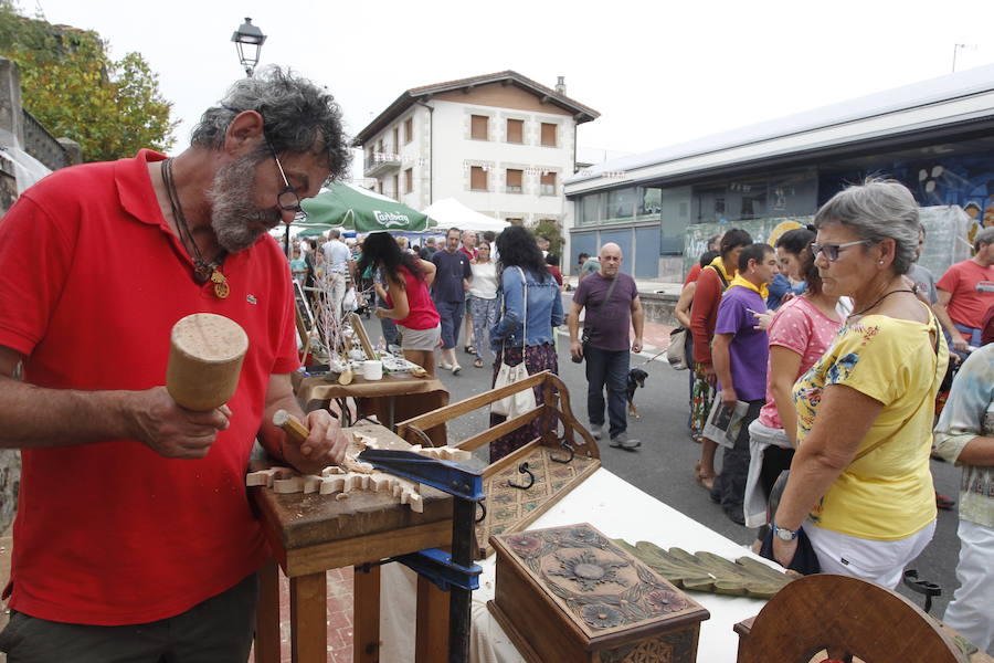 La localidad alavesa recibe a cientos de visitantes en el Día del Pastor, en el que se han podido degustar los mejores quesos