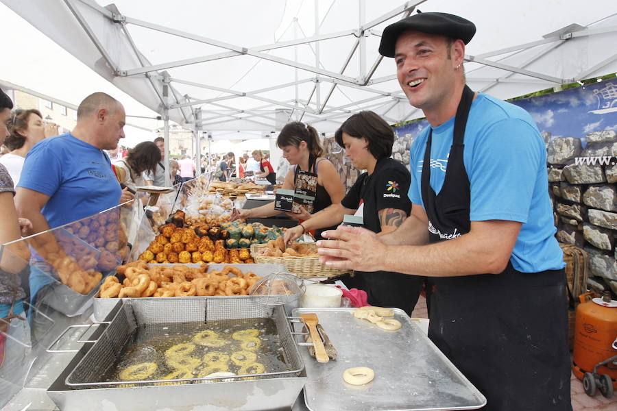 La localidad alavesa recibe a cientos de visitantes en el Día del Pastor, en el que se han podido degustar los mejores quesos