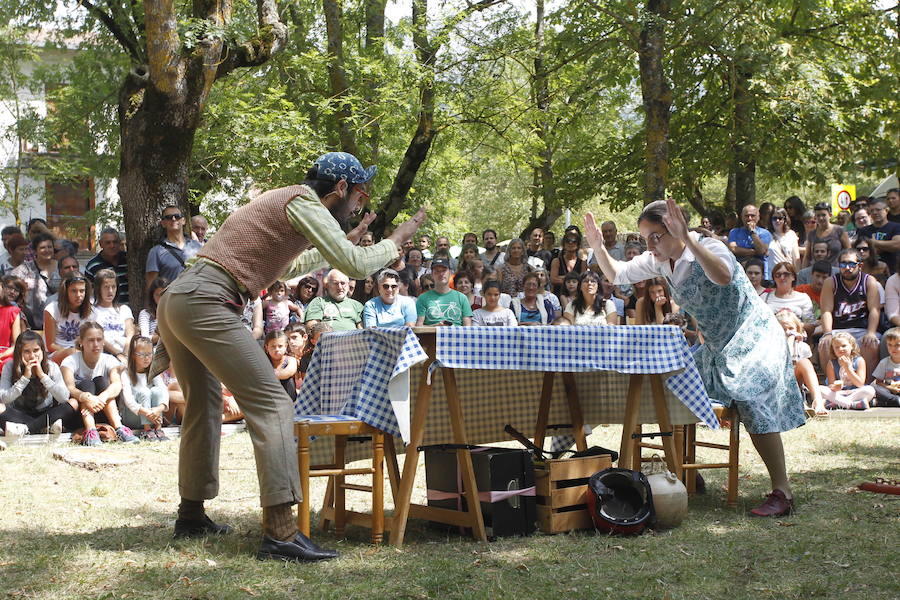 La localidad alavesa recibe a cientos de visitantes en el Día del Pastor, en el que se han podido degustar los mejores quesos