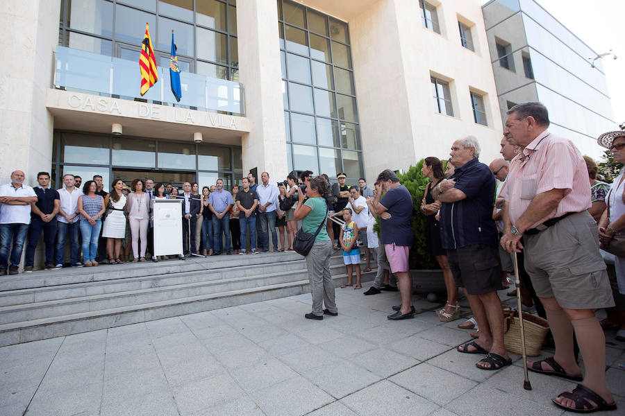 MINUTO DE SILENCIO EN CAMBRILS.