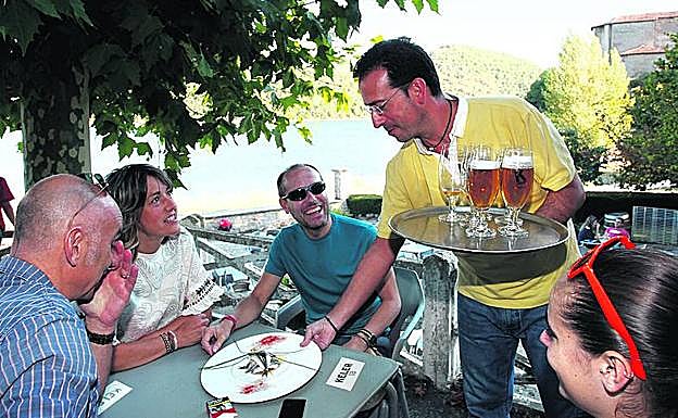 Erpidea (Ullíbarri-Gamboa) En primera línea de la playa vitoriana, junto al pantano de Ullíbarri-Gamboa, se pueden comer pintxos de campeonato.