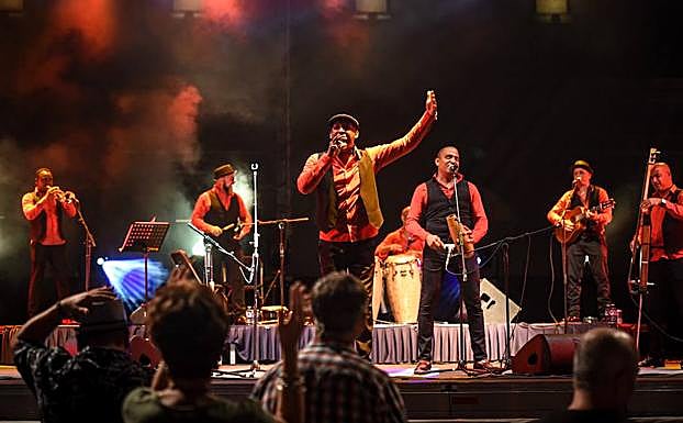 Actuación en la Plaza Nueva.