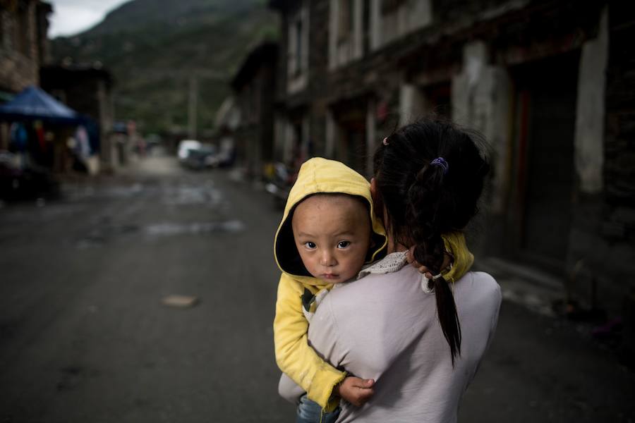 Los Zhaba son una etnia de la provincia de Sichuan, en el Tibet. Rechazan la monogamia y su cultura es matrilineal, aunque avances como la llegada de internet o mejoras en infraestructura han expuesto a los Zhaba a otros estilos de vida