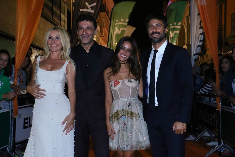 &#039;El Ministerio del tiempo&#039;, pasa por la alfombra naranja de Vitoria