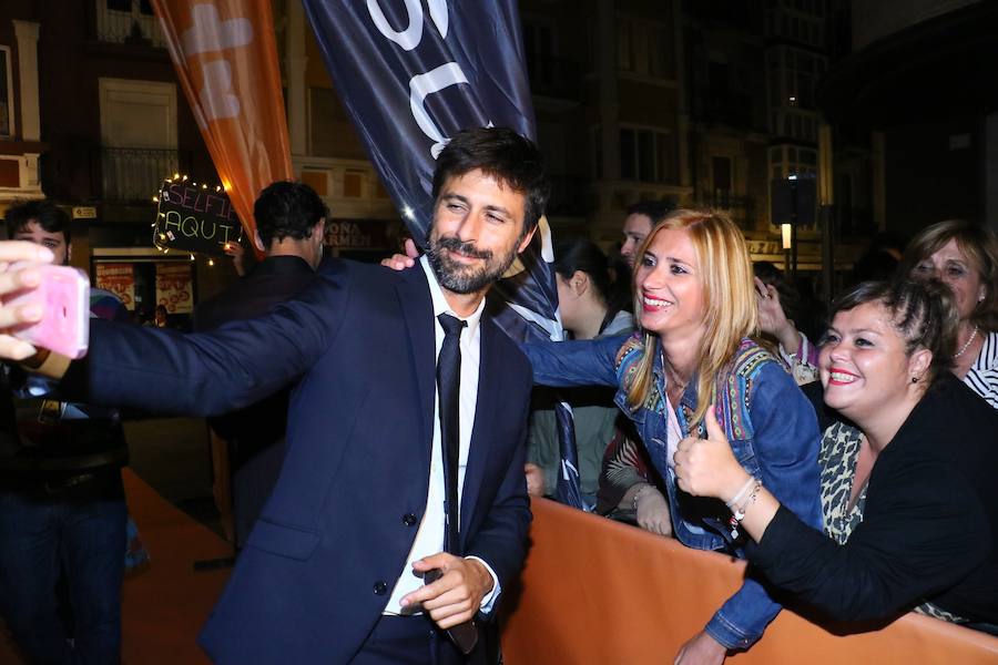 &#039;El Ministerio del tiempo&#039;, pasa por la alfombra naranja de Vitoria