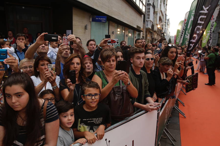 &#039;Velvet Colección&#039; desata la locura en la alfombra naranja del FesTVal