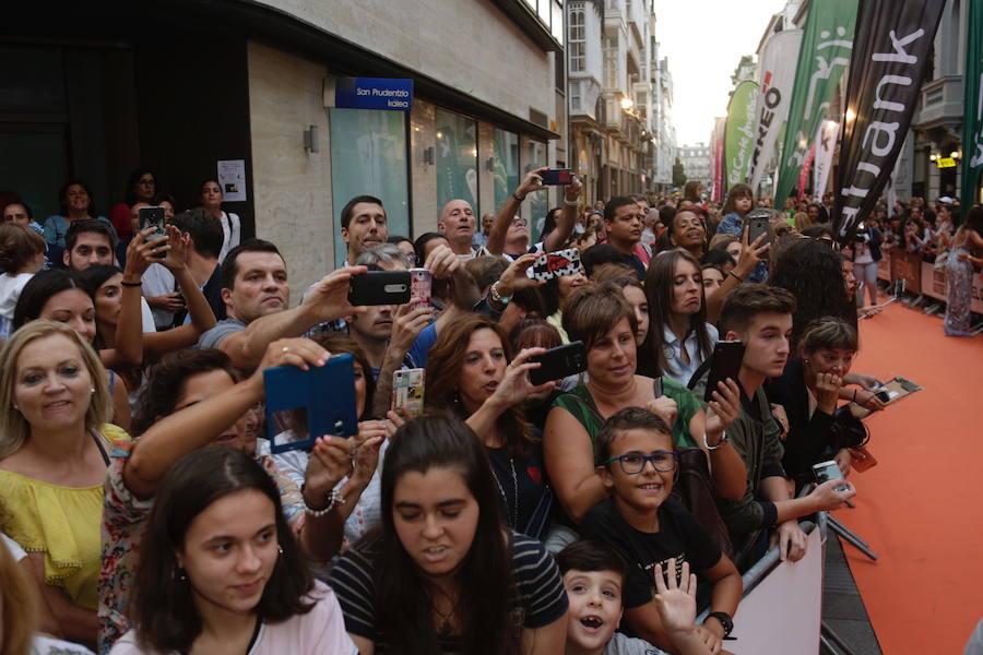 &#039;Velvet Colección&#039; desata la locura en la alfombra naranja del FesTVal