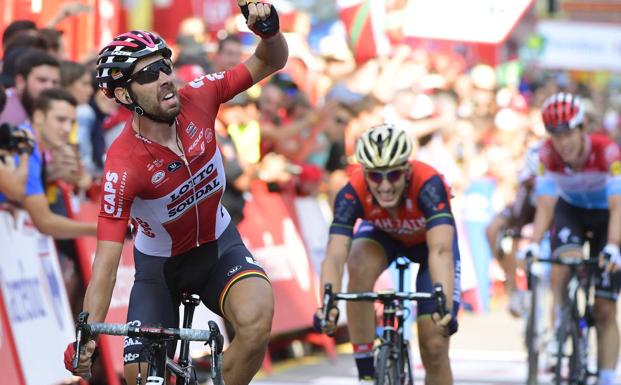 Thomas de Gendt (Lotto) celebra el triunfo de etapa.