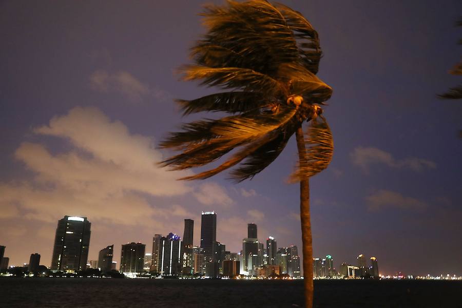 Tres huracanes activos en la cuenca atlántica mantienen en vilo las islas caribeñas, Florida y el este de México. Irma (de categoría 4) avanza hacia Florida, Jose (4) se aproxima hacia las Antillas menores y Katia (2) tocará pronto tierras mexicanas.