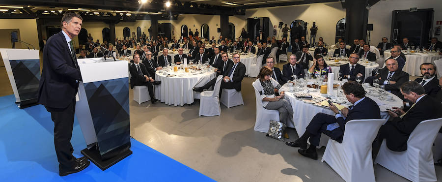 Jaime Guardiola, consejero delegado del Banco Sabadell se dirige a los asistentes al foro.