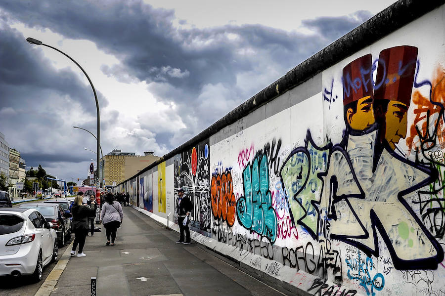 El muro de la ciudad alemana fue derribado en 1989 y hoy, aún guarda restos de lo que fue.
