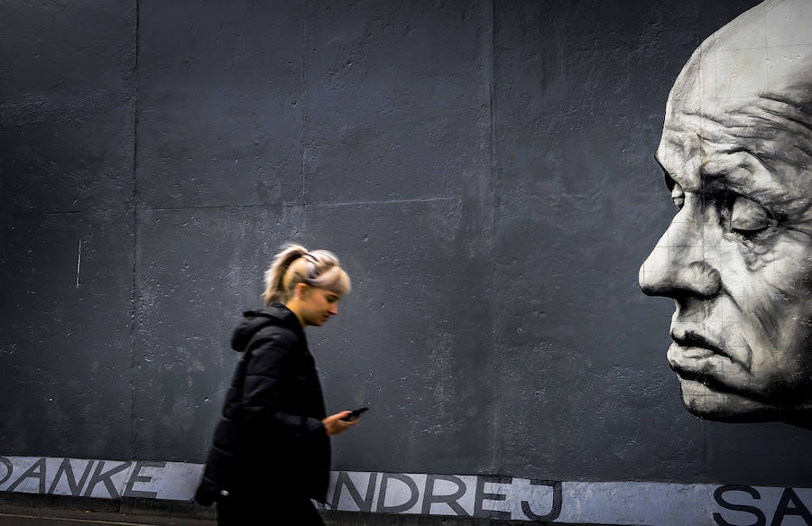 El muro de la ciudad alemana fue derribado en 1989 y hoy, aún guarda restos de lo que fue.