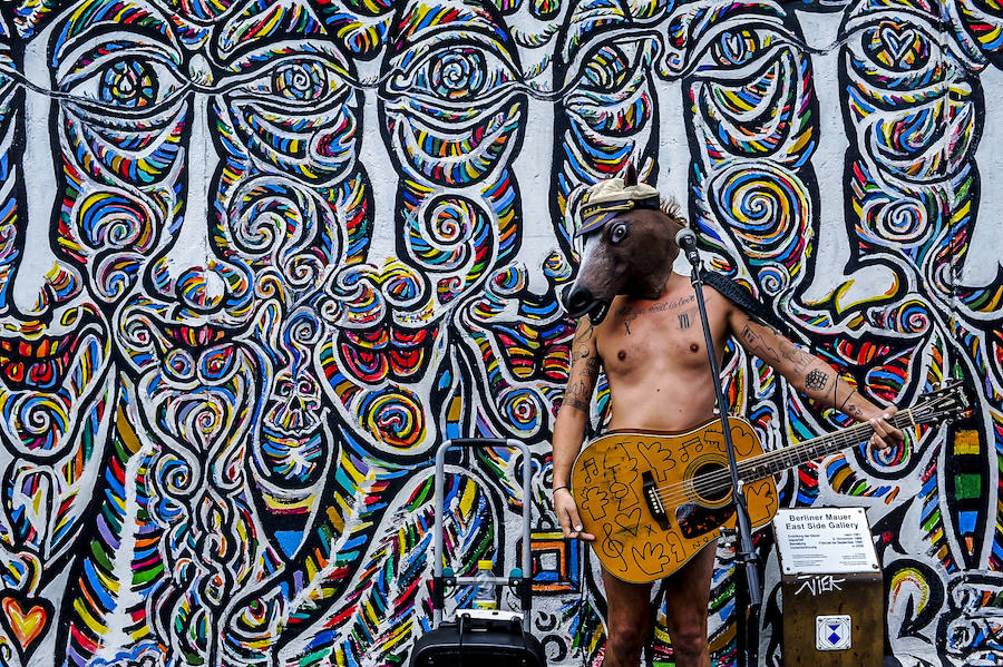 El muro de la ciudad alemana fue derribado en 1989 y hoy, aún guarda restos de lo que fue.