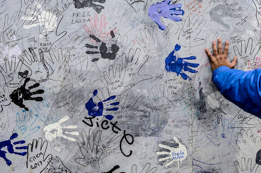 El muro de la ciudad alemana fue derribado en 1989 y hoy, aún guarda restos de lo que fue.