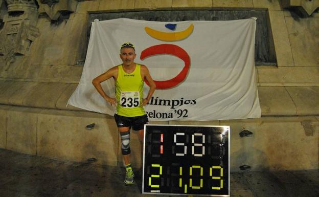 Javier Conde al terminar la media maratón de Barcelona.