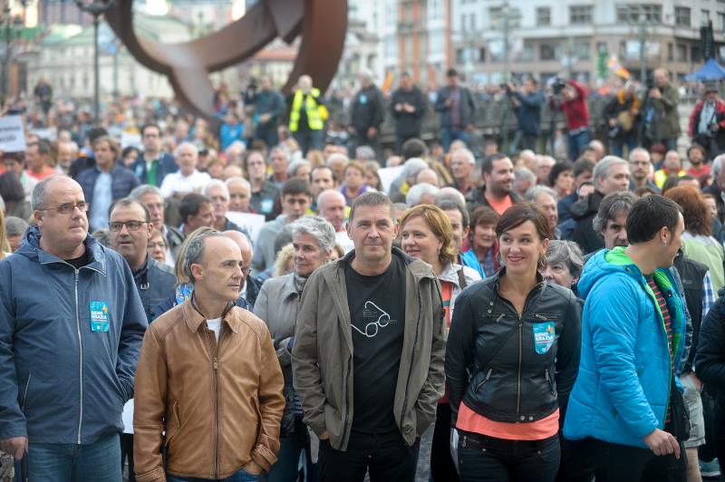 Miles de personas secundan la movilización de Gure Esku Dago en Bilbao