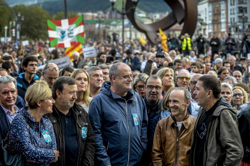 Miles de personas secundan la movilización de Gure Esku Dago en Bilbao