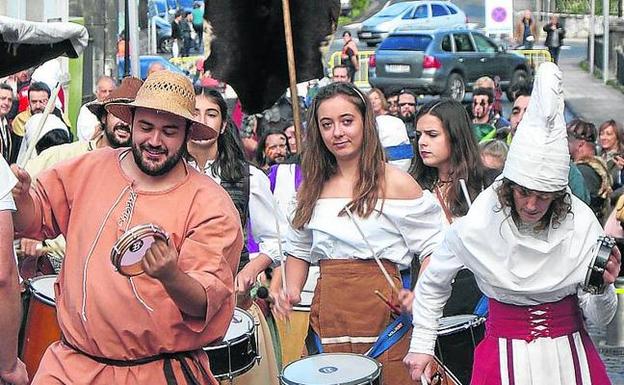 Un momento de la fiesta medieval en Artziniega.