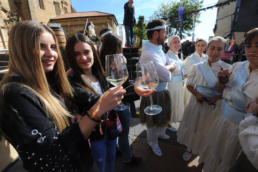 Miles de personas celebran la Fiesta de la Vendimia en Yécora