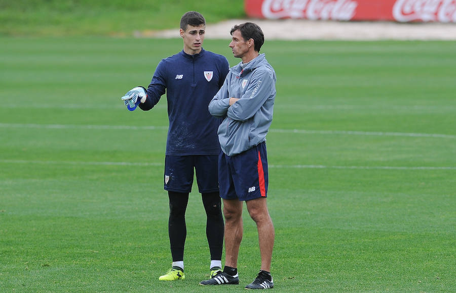 El Athletic vuelve al trabajo sin De Marcos ni Rico pero con el central corriendo por el campo.