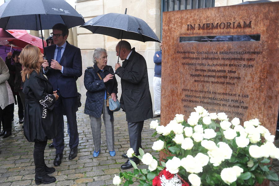 Las instituciones alavesas rinden homenaje a las víctimas del franquismo