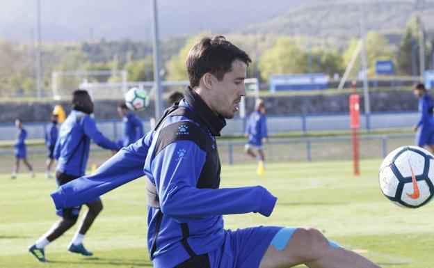 Bojan, en un entrenamiento del Alavés. 