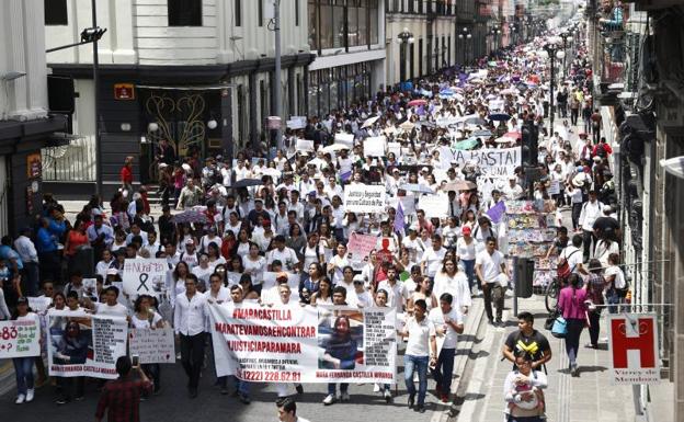 Manifestación en rechazo al asesinato de la joven mexicana Mara Fernanda Castilla en Puebla.