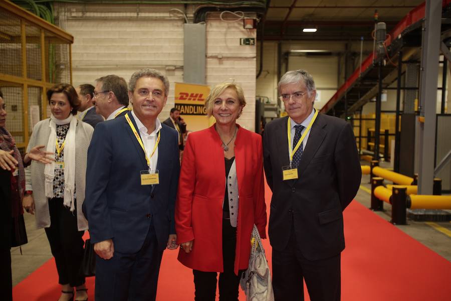 El acto ha contado con la presencia de casi doscientos invitados del mundo empresarial e institucional vasco. Entre ellos, el director general en España de DHL European Air Transport, Jesús Sánchez, y del director general en España de DHL Express, Miguel Borrás, así como de una nutrida representación institucional encabezada por el lehendakari, Iñigo Urkullu. Han estado también la consejera de Desarrollo Económico e Infraestructuras, Arantxa Tapia; el delegado del Gobierno en Euskadi, Javier de Andrés; el diputado general de Álava, Ramiro González; y el alcalde de Vitoria, Gorka Urtaran. 