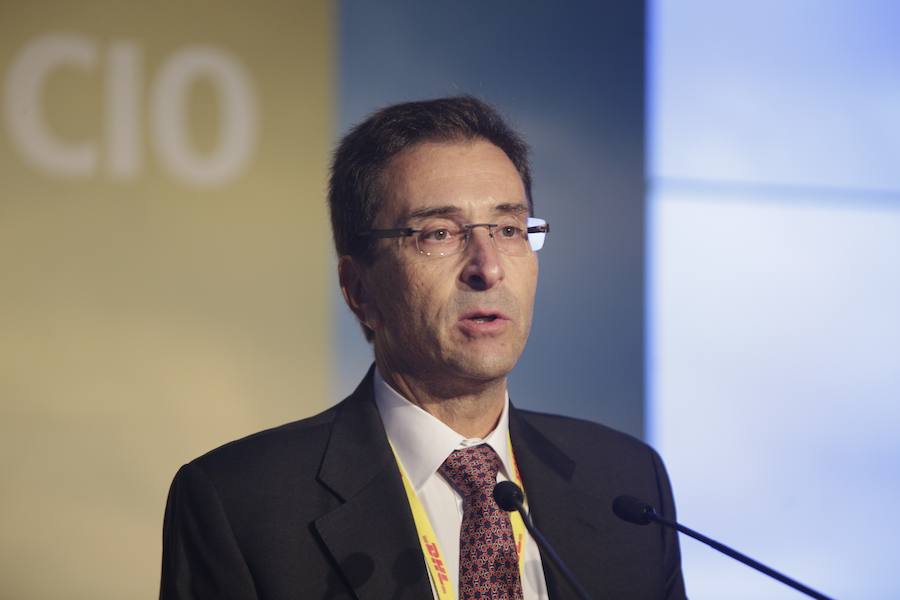 El acto ha contado con la presencia de casi doscientos invitados del mundo empresarial e institucional vasco. Entre ellos, el director general en España de DHL European Air Transport, Jesús Sánchez, y del director general en España de DHL Express, Miguel Borrás, así como de una nutrida representación institucional encabezada por el lehendakari, Iñigo Urkullu. Han estado también la consejera de Desarrollo Económico e Infraestructuras, Arantxa Tapia; el delegado del Gobierno en Euskadi, Javier de Andrés; el diputado general de Álava, Ramiro González; y el alcalde de Vitoria, Gorka Urtaran. 