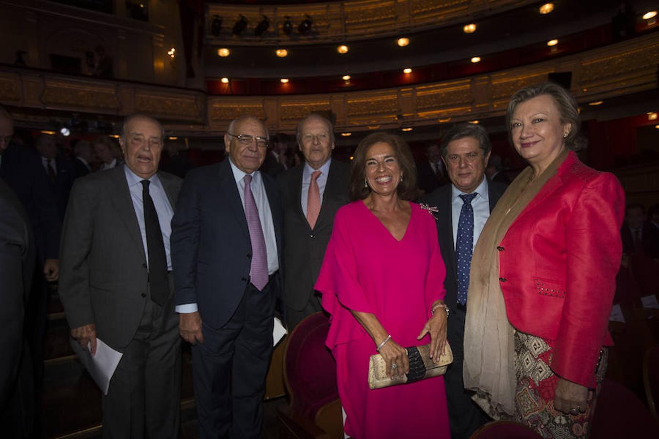 La exalcaldesa madrileña Ana Botella (ctr.), junto al exministro Federico Trillo y la expresidenta aragonesa Luisa Fernanda Rudi (dcha.)