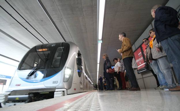 Uno de los vehículos de la nueva Línea 3 del metro que gestiona EuskoTren.