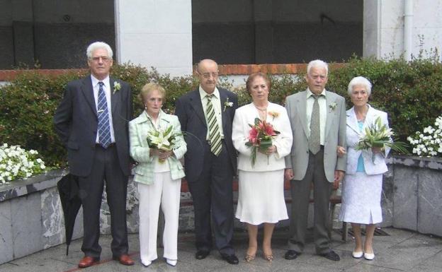 Las tres parejas en sus bodas de oro. 