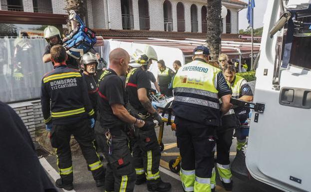 Equipos de emergencias en el hotel de Isla.