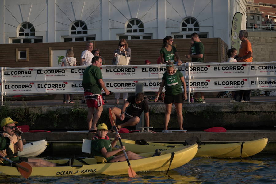 La gran regata de piragüas de la Ría ha reunido a cientos de participantes