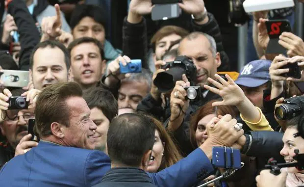 Imagen principal - Arnold Schwarzenegger, en San Sebastián: «Echo de menos la política»