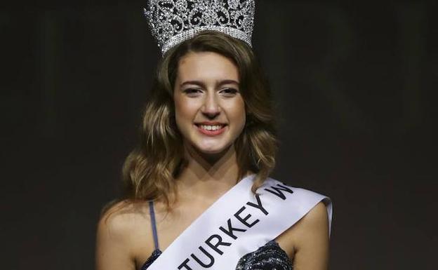 Itir Esen, Miss Turquía.