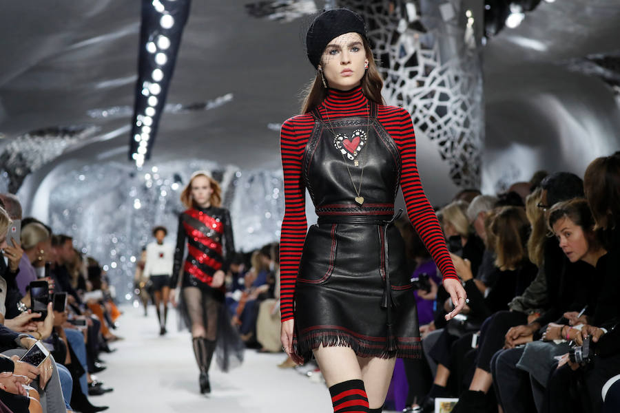 La firma homenajea con sus diseños a la artista franco-estadounidense en la Semana de la Moda de París