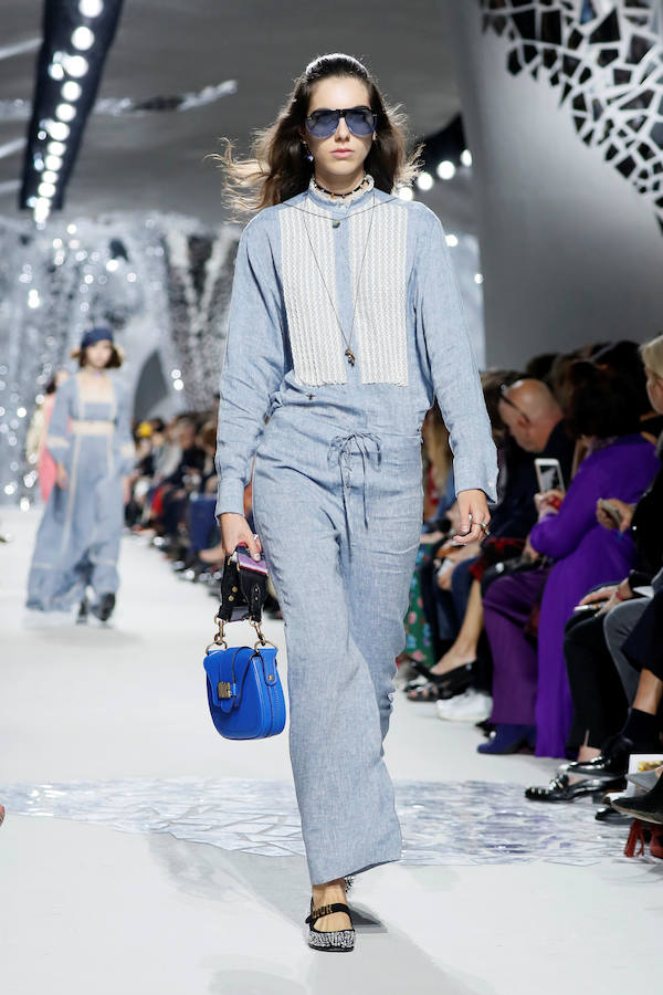 La firma homenajea con sus diseños a la artista franco-estadounidense en la Semana de la Moda de París