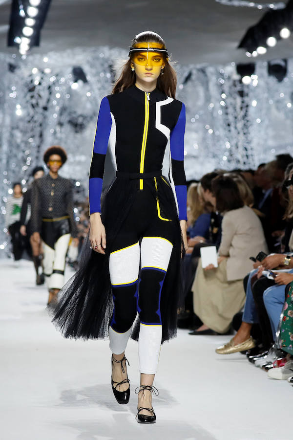 La firma homenajea con sus diseños a la artista franco-estadounidense en la Semana de la Moda de París