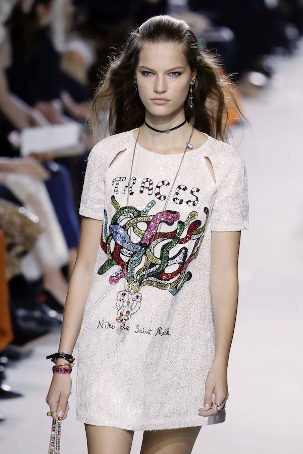 La firma homenajea con sus diseños a la artista franco-estadounidense en la Semana de la Moda de París